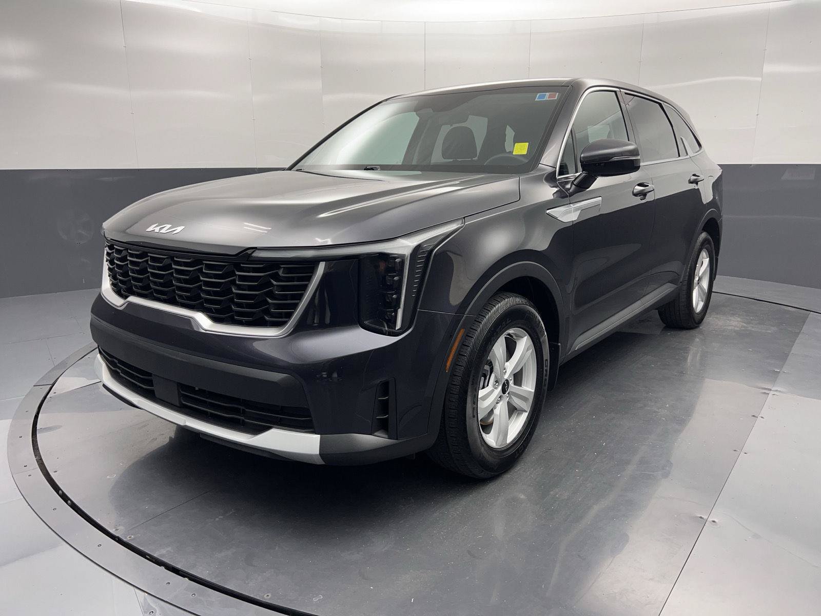 Used 2025 Kia Sorento LX FWD image 29