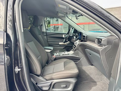 Used 2024 Ford Explorer XLT AWD/4WD image 7