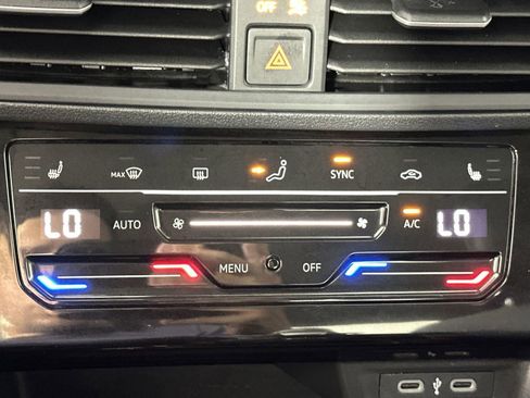 Used 2025 Volkswagen Jetta SE image 23