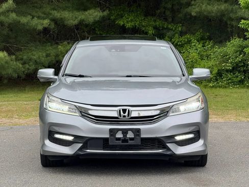 Used 2017 Honda Accord Touring image 3