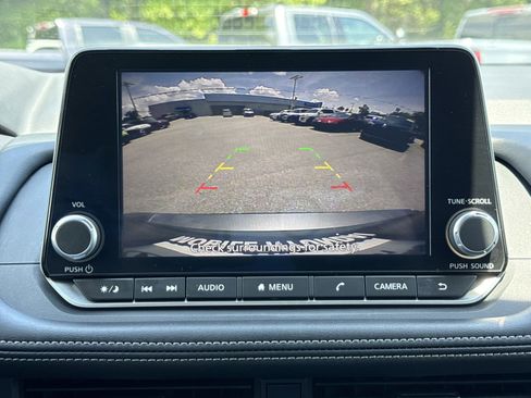 Used 2024 Nissan Rogue SV FWD image 23