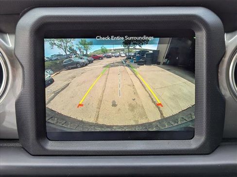 Used 2022 Jeep Wrangler Unlimited Sahara w/ Cold Weather Group AWD/4WD image 13