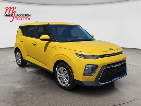 Used 2020 Kia Soul LX FWD image 3