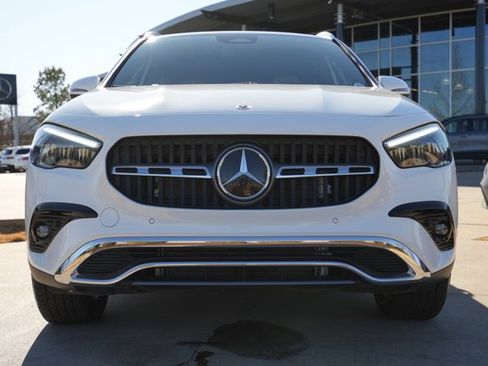 Certified 2025 Mercedes-Benz GLA 250 4MATIC w/ Driver Assistance Package image 11
