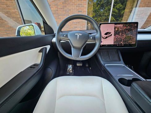 Used 2022 Tesla Model Y Long Range AWD/4WD image 4