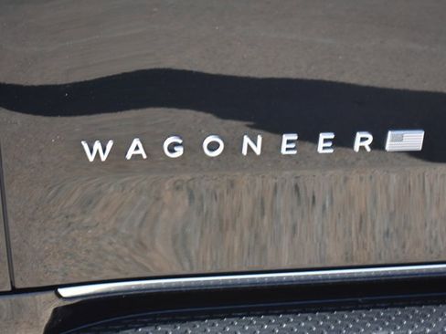 Used 2024 Jeep Wagoneer Series II w/ Flexible Seating Group AWD/4WD image 11