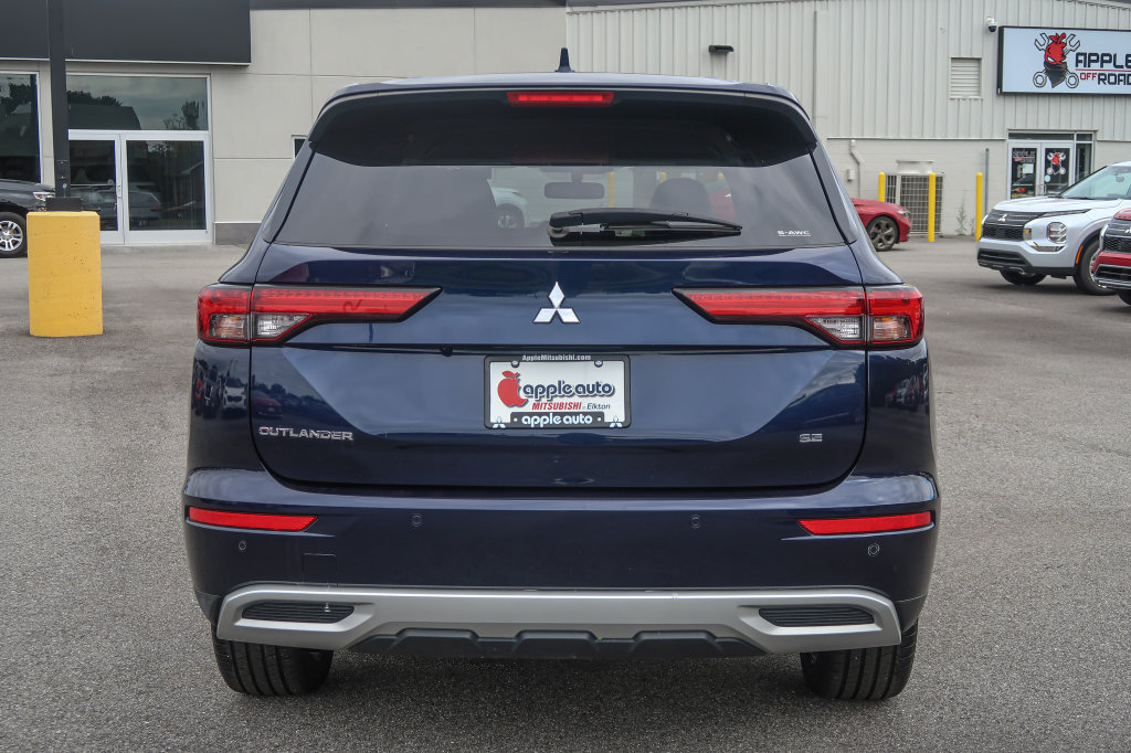 Used 2024 Mitsubishi Outlander AWD image 10