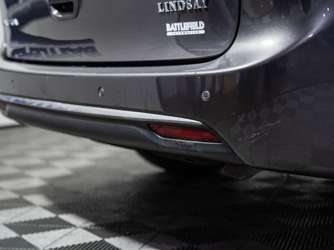 Used 2018 Chrysler Pacifica Touring-L image 7