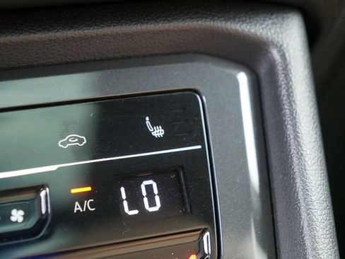 Certified 2024 Volkswagen Tiguan SE R-Line AWD/4WD image 34