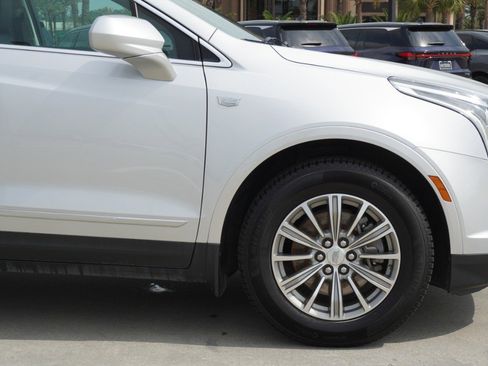 Used 2017 Cadillac XT5 Luxury w/ Driver Awareness Package image 9