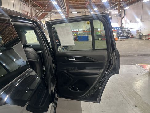 Used 2023 Jeep Grand Cherokee Altitude AWD/4WD image 22