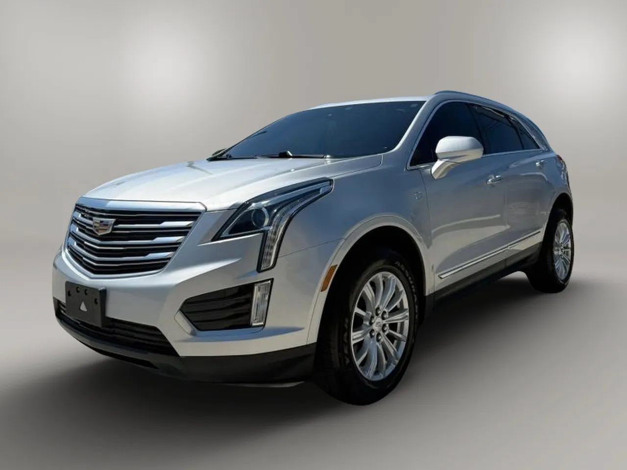 Used 2018 Cadillac XT5 FWD image 3