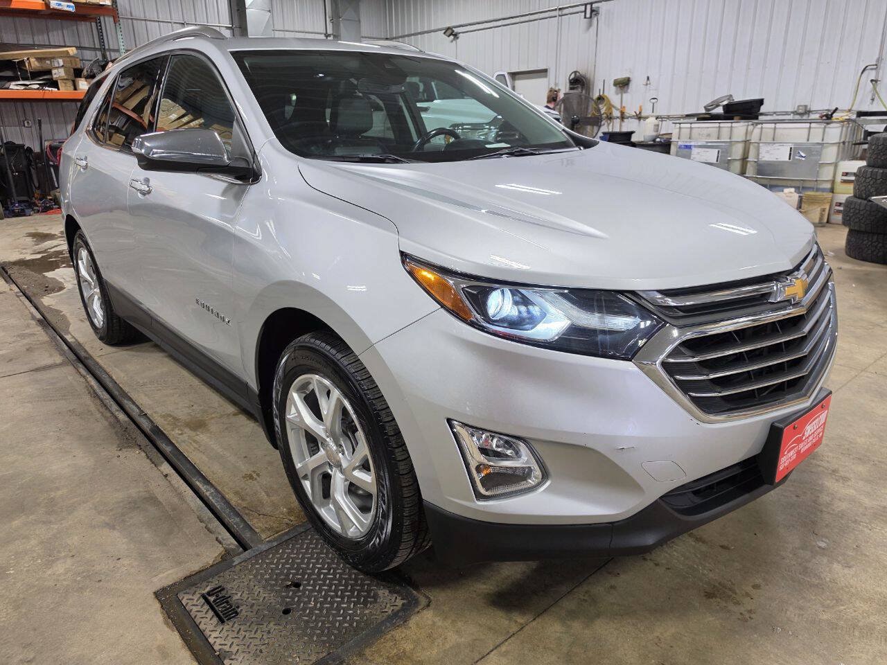 Used 2021 Chevrolet Equinox Premier w/ LPO, Floor Liner Package AWD/4WD image 1