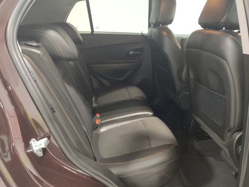 Used 2021 Chevrolet Trax LT w/ LT Convenience Package AWD/4WD image 19