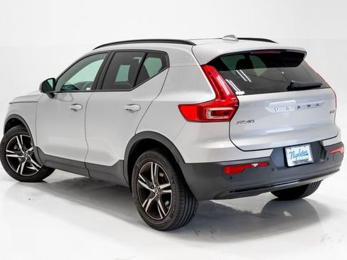 Used 2023 Volvo XC40 B5 Plus AWD/4WD image 24