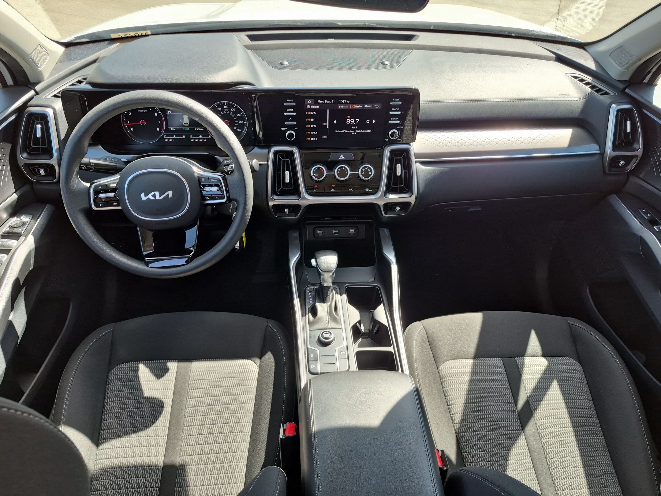 Certified 2023 Kia Sorento LX FWD image 25