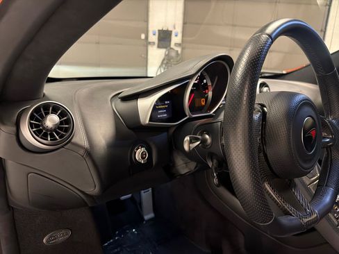 Used 2012 McLaren MP4-12C Coupe RWD image 23