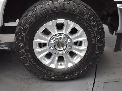 Used 2021 Ford F250 XLT w/ FX4 Off-Road Package AWD/4WD image 18