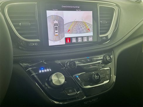 New 2025 Chrysler Pacifica Select w/ Fav Edition Package image 12