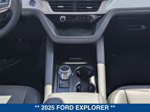New 2025 Ford Explorer Active w/ Active Comfort Package image 22