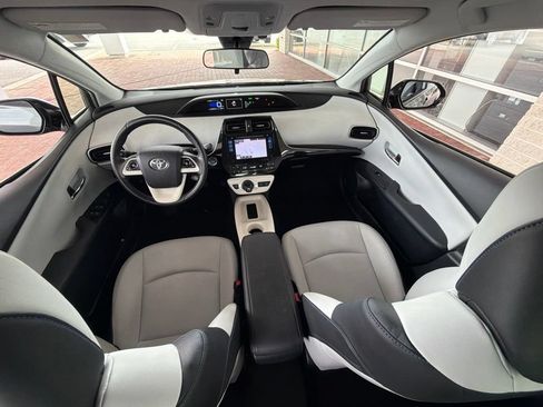 Used 2016 Toyota Prius Three Touring FWD image 16