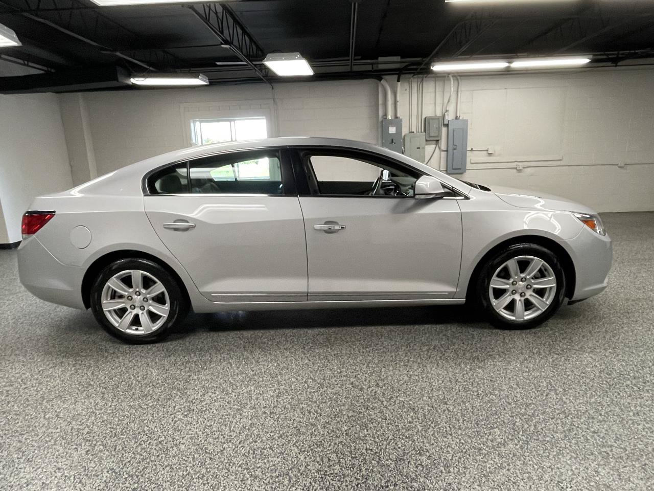 Used 2010 Buick LaCrosse CXL w/ Luxury Package AWD/4WD image 4