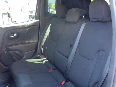 Used 2018 Jeep Renegade Altitude image 28