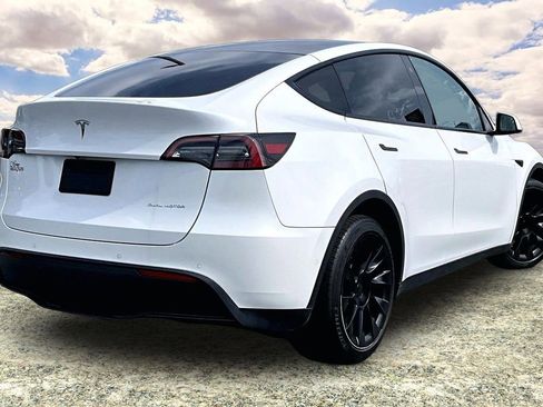 Used 2021 Tesla Model Y Long Range AWD/4WD image 5
