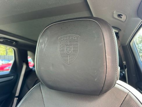 Used 2022 Porsche Cayenne Platinum Edition image 23