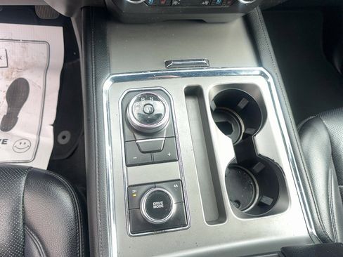 Used 2019 Ford Expedition XLT w/ Equipment Group 202A AWD/4WD image 24