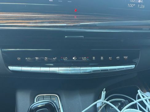 Used 2022 Cadillac Escalade Premium Luxury w/ Performance Package AWD/4WD image 12