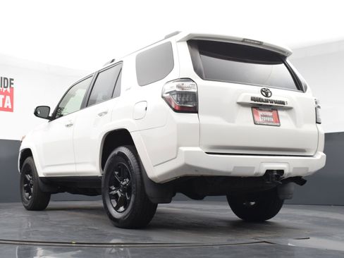 Used 2021 Toyota 4Runner SR5 AWD/4WD image 31