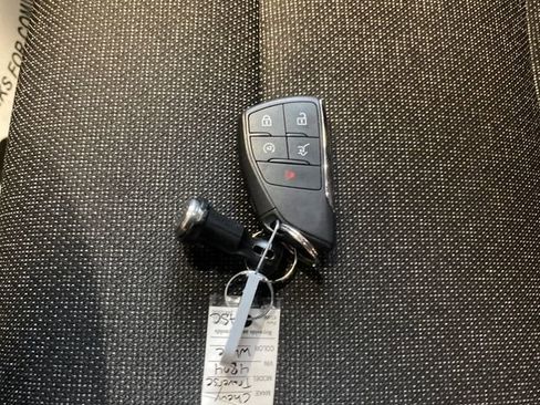 Used 2025 Chevrolet Traverse LT FWD image 34