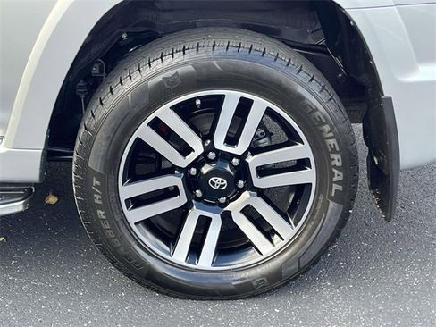 Used 2021 Toyota 4Runner Limited image 9