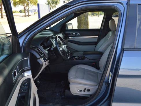 Used 2018 Ford Explorer XLT w/ Equipment Group 202A FWD image 12