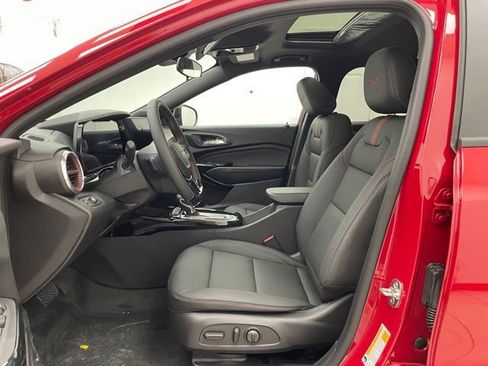 New 2026 Chevrolet Trax RS w/ Sunroof Package FWD image 9