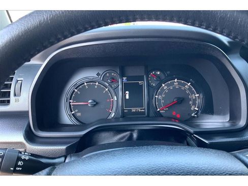 Used 2024 Toyota 4Runner SR5 AWD/4WD image 22