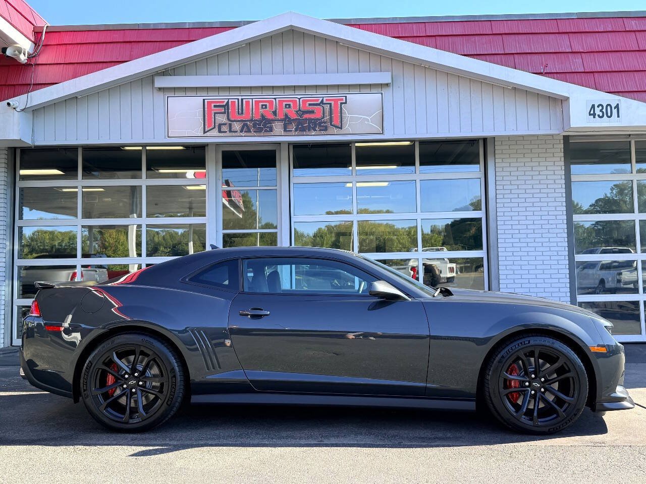 Used 2015 Chevrolet Camaro SS w/ SS Performance Package RWD image 2