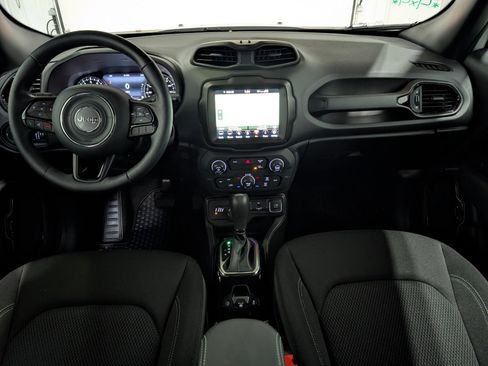 Used 2022 Jeep Renegade Altitude w/ Convenience Group image 10