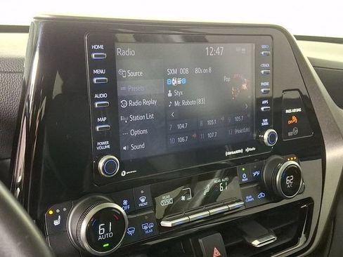 Used 2020 Toyota Highlander XLE AWD/4WD image 20