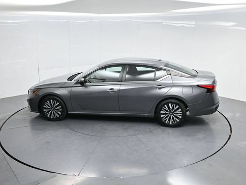 Used 2024 Nissan Altima 2.5 SV FWD image 54
