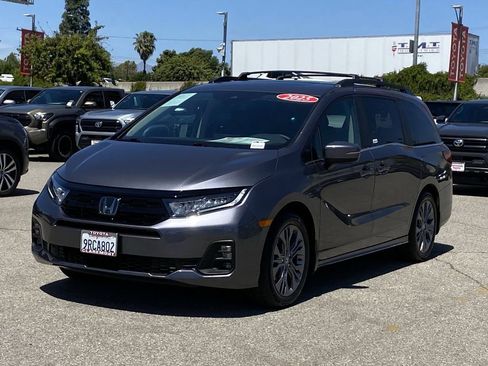 Used 2025 Honda Odyssey Touring image 39