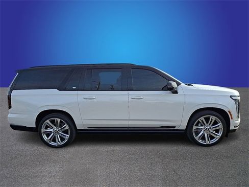 Certified 2025 Cadillac Escalade ESV Sport Platinum image 4