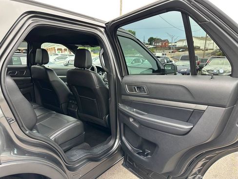 Used 2018 Ford Explorer XLT w/ Equipment Group 202A FWD image 32
