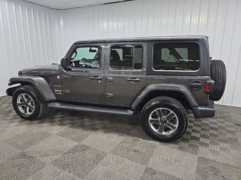 Used 2022 Jeep Wrangler Unlimited Sahara w/ Cold Weather Group AWD/4WD image 4