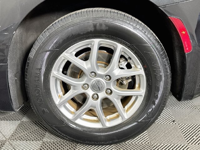Used 2021 Chrysler Pacifica Touring-L FWD image 34