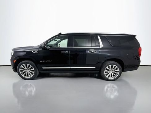 Used 2021 GMC Yukon XL Denali w/ Denali Premium Package AWD/4WD image 4