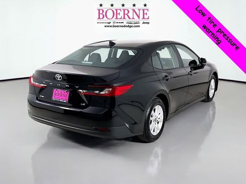 Used 2025 Toyota Camry LE image 7