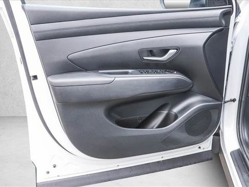 Certified 2025 Hyundai Tucson SE image 12