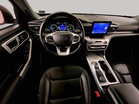 Certified 2022 Ford Explorer XLT w/ Equipment Group 202A AWD/4WD image 5